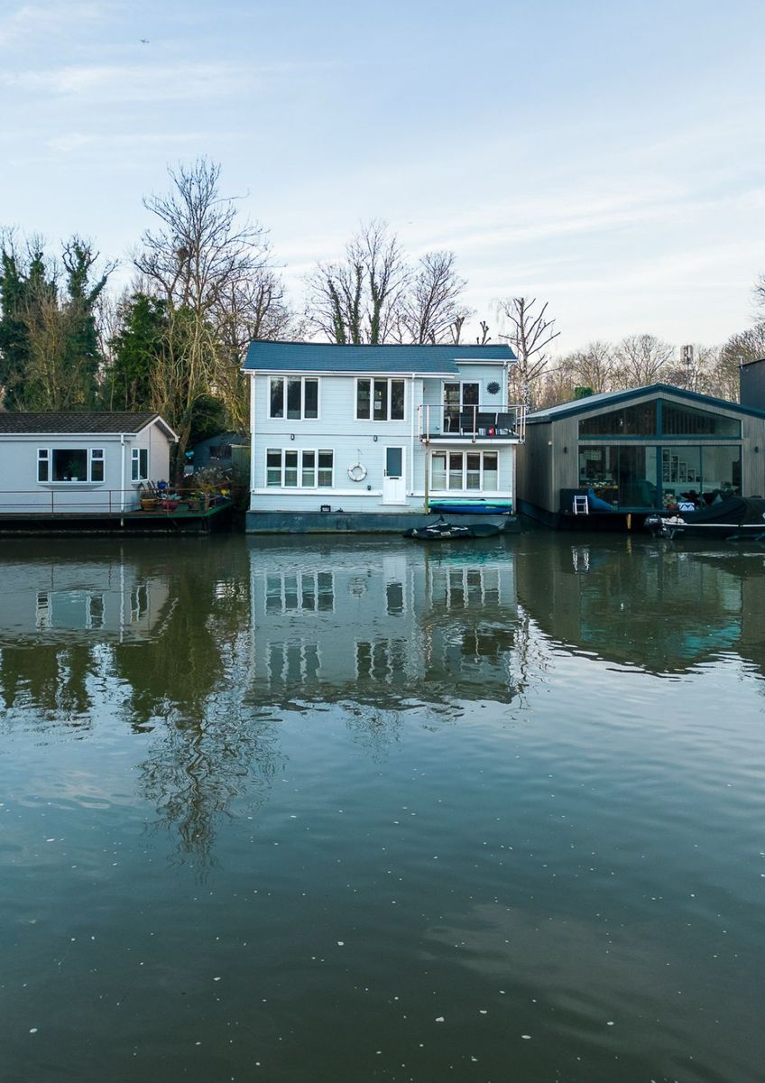 The houseboat interiors that cost almost nothing.